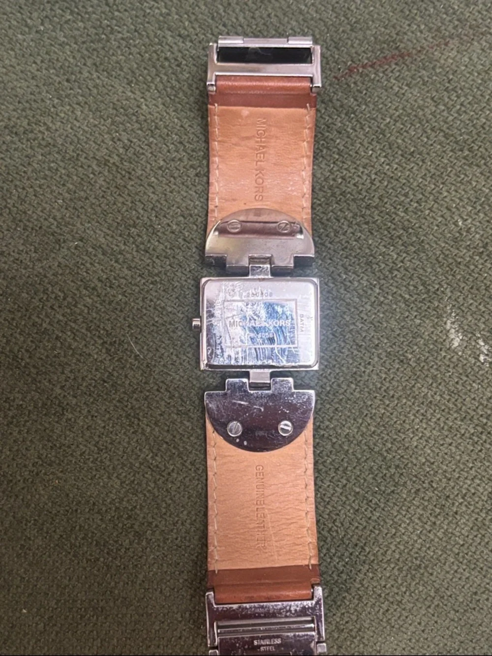 Michael Kors needs battery